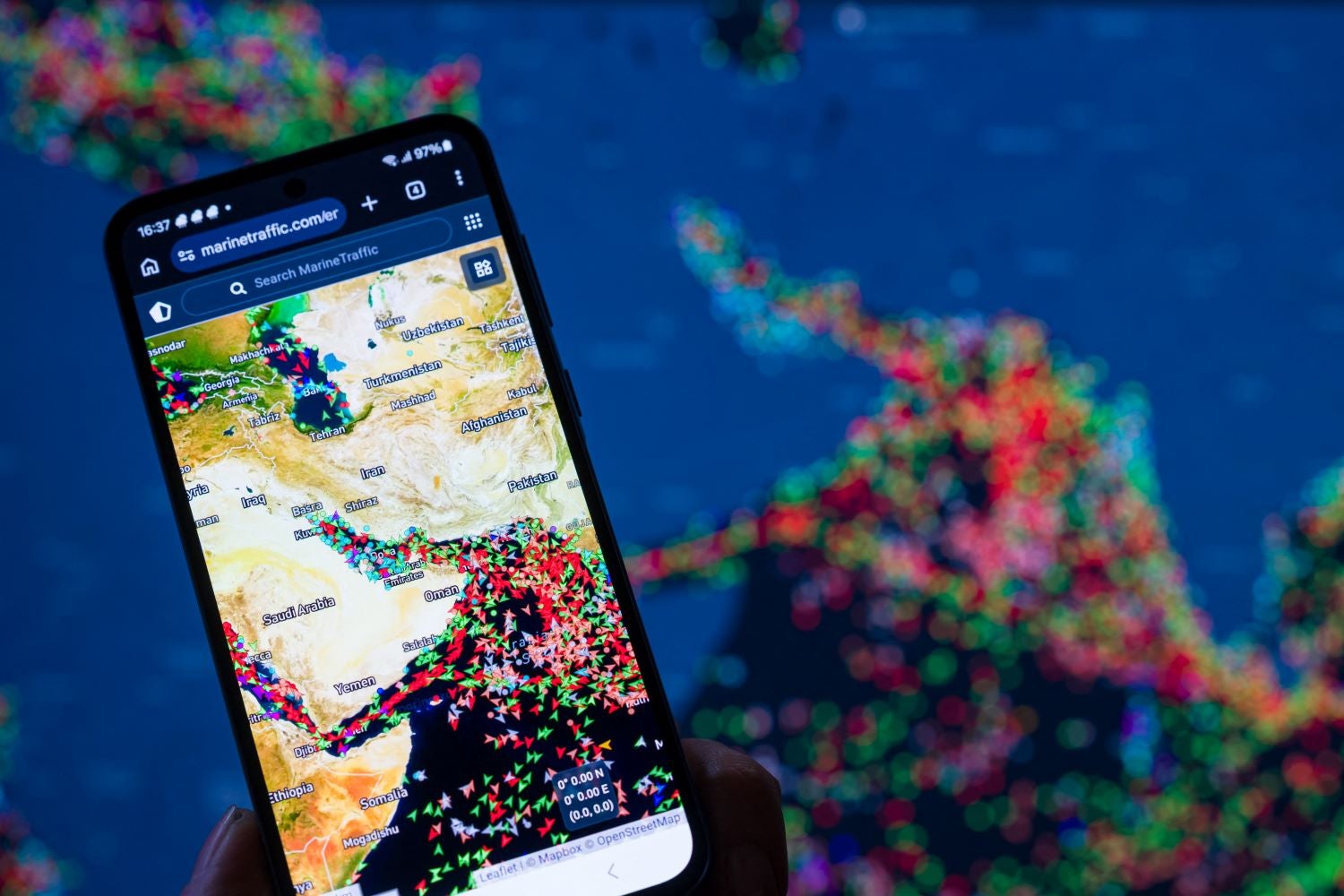 Teerão. Estreito de Ormuz mantém-se fechado a navios de guerra