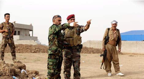Tropas curdas avaliam posições dos extremistas do Estado Islâmico junto à barragem de Mossul que abastece de água e de energia milhões de pessoas ao longo do vale do Rio Tigre (Foto: Reuters) Tropas curdas avaliam posições dos extremistas do Estado Islâmico junto à barragem de Mossul que abastece de água e de energia milhões de pessoas ao longo do vale do Rio Tigre (Foto: Reuters)