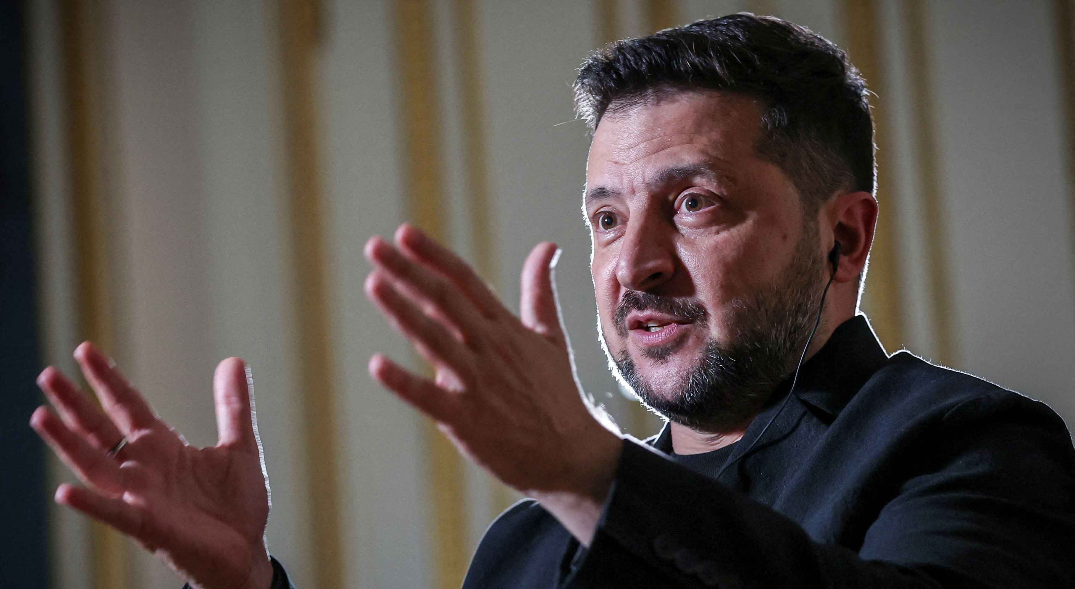Zelensky diz que cargueiro incendiado no mar do Norte foi atingido por drones russos