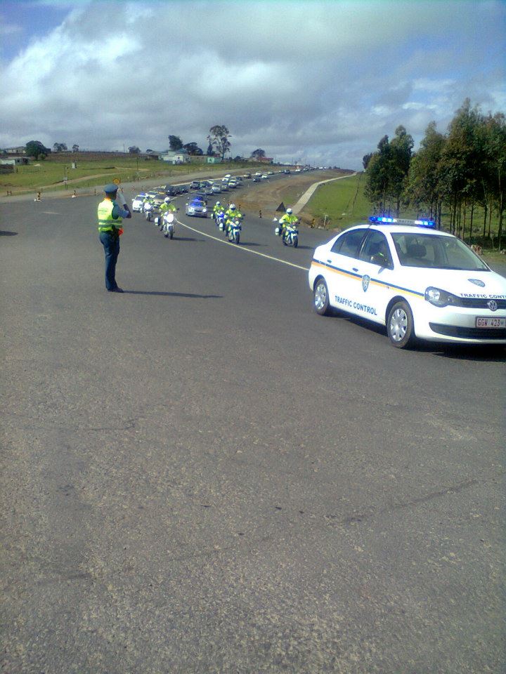  Cortejo f&uacute;nebre de Nelson Mandela em Qunu, onde foi sepultado.(Dezembro 2013) /Foto: Ant&oacute;nio Mateus - RTP 