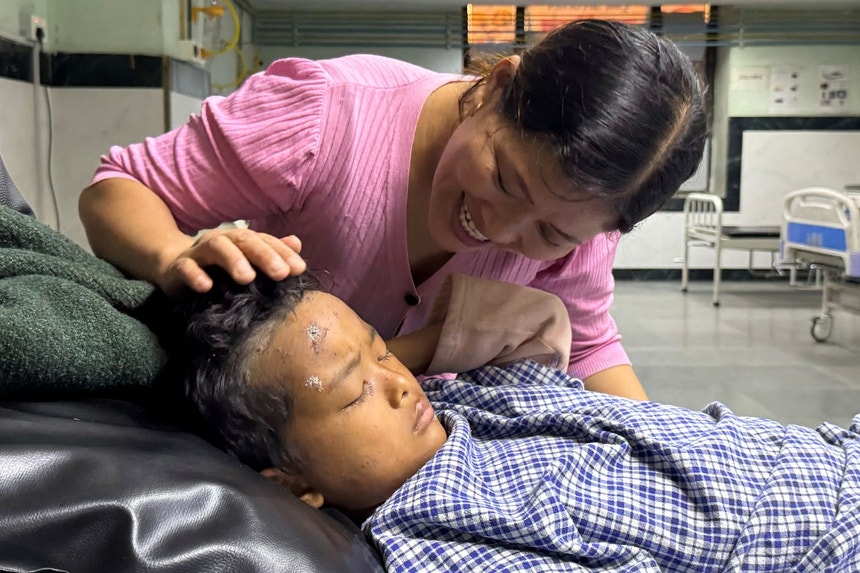 Imagem de Nepal. Balanço aponta 579 mortos e quase dois mil desaparecidos