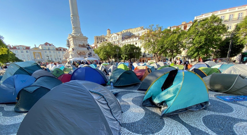 Manifestantes pelo direito à habitação mantêm acampamentos em Lisboa e Porto
