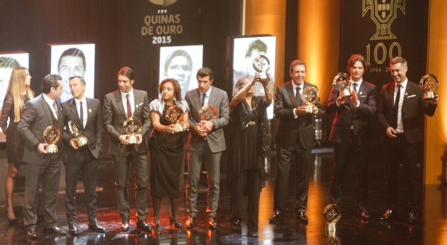 Na foto estão alguns dos premiados na gala referente a 2015

