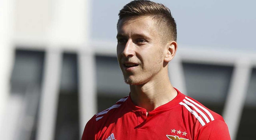 Saponjic muda-se do Benfica B para i Atlético de Madrid
