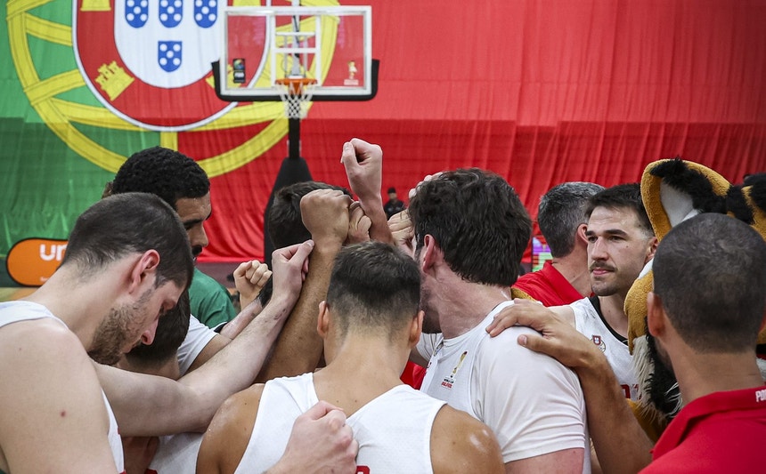 Portugal vence na Grécia e avança na qualificação para o Mundial de basquetebol