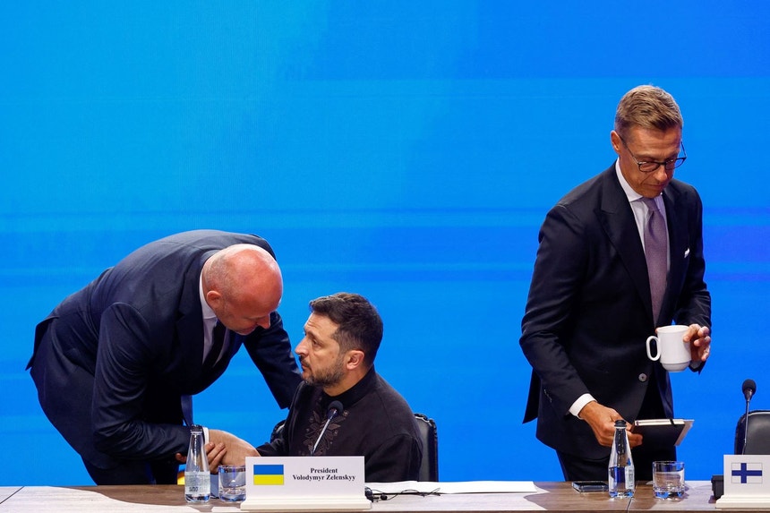 Aliados de Kiev comprometem-se com reforço urgente de defesas aéreas
