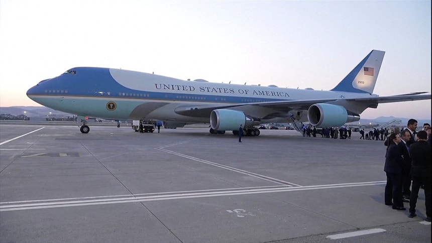 Imagem de Na Turquia. Troca secreta de aviões obrigou Trump a esconder-se numa carrinha de catering