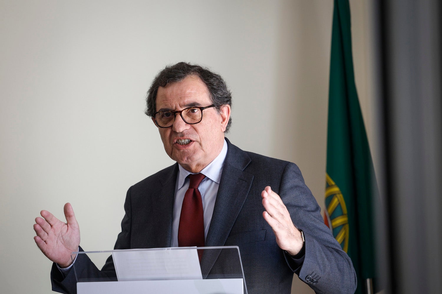 Tanto como o jogo legal. Ministro da Economia esti