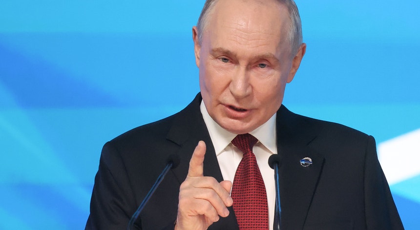 Imagem de "É inevitável". Putin ameaça empregar "todo o arsenal" em caso de ataque a Kaliningrado