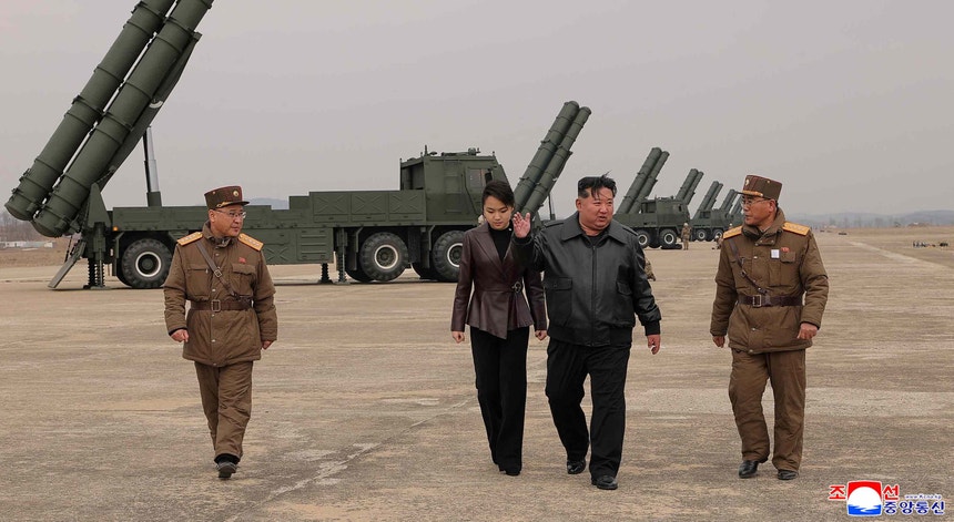 Imagem de Kim Jong-un afirma que relações entre Pequim e Pyongyang estão a 