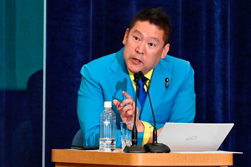 Líder populista detido no Japão por difamar político que cometeu suicídio