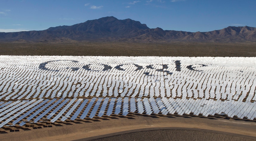 A maior fatia do abastecimento elétrico da Google em energias renováveis provém de recursos eólicos e solares
