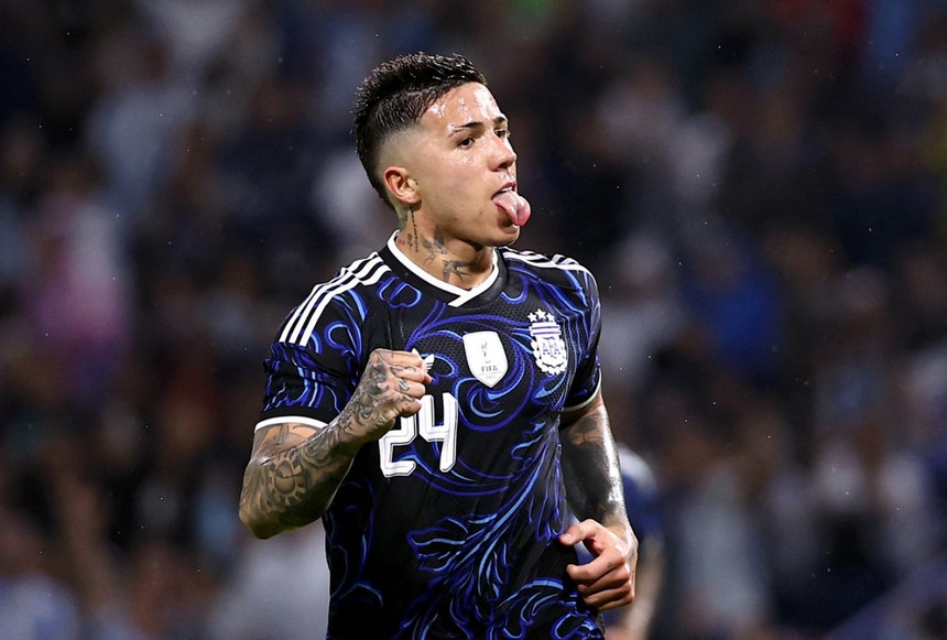 Chelsea afasta Enzo Fernández por dois jogos após comentários sobre cidade de Madrid