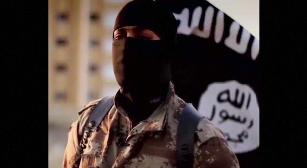Jihadista do estado Islâmico suspeito pelo FBI de ser um norte-americano. Milhares de homens e mulheres de países europeus e asiáticos têm viajado para a Síria e para o Iraque atraídos pela propaganda do grupo terrorista Estado Islâmico
