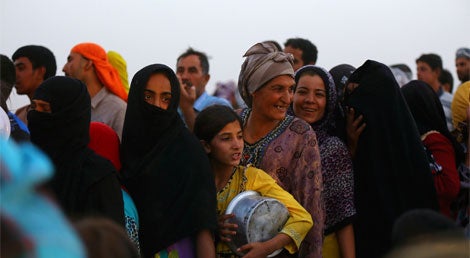 Milhares de iraquianos est&atilde;o concentrados em campos de refugiados ap&oacute;s fugirem do avan&ccedil;o do EIIL (foto Reuters)