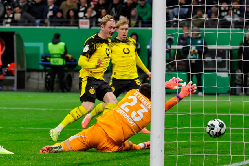 Dortmund vence em Frankfurt nos penáltis e segue em frente na Taça da Alemanha