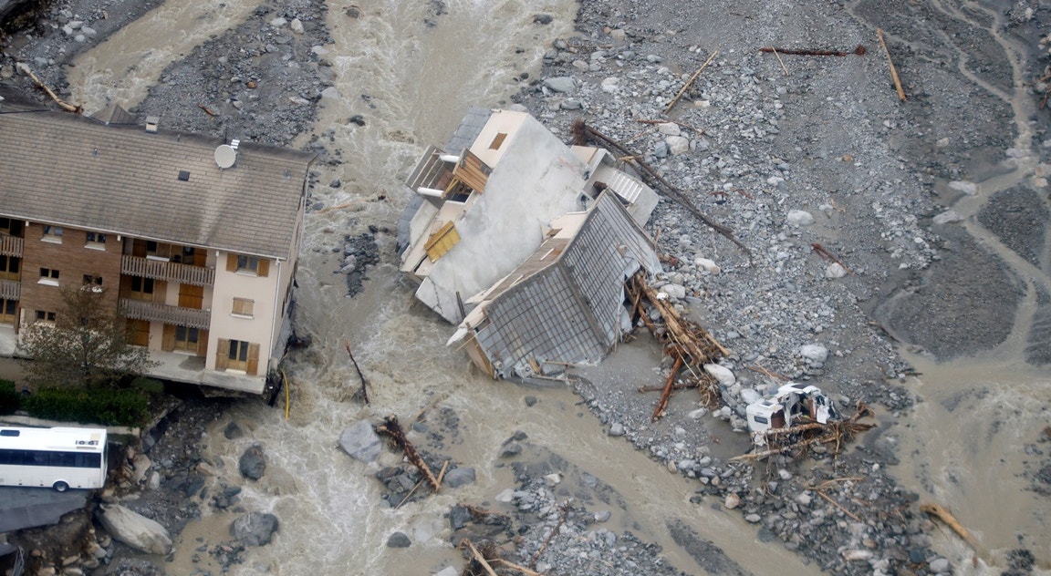  Fran&ccedil;a, Saint-Martin-Vesuvie. Destrui&ccedil;&atilde;o provocada pela tempestade Alex | Eric Gaillard - Reuters 