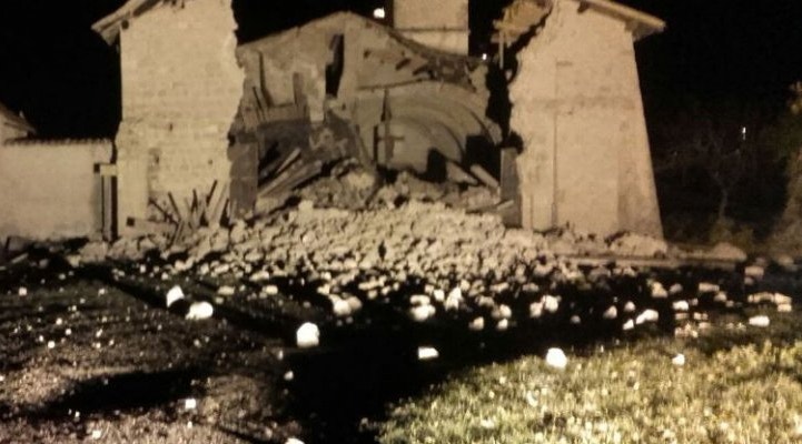 O primeiro abalo levou ao colapso de uma igreja em Campi di Norcia.
