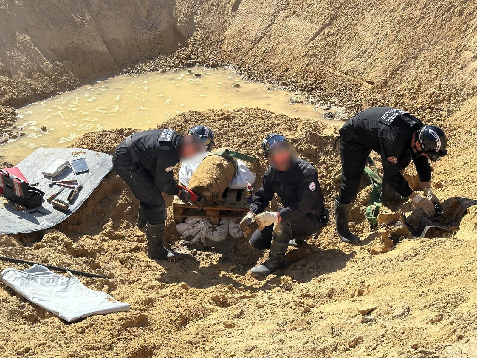 Milhares de parisienses retirados para detonação de bomba da II Guerra Mundial