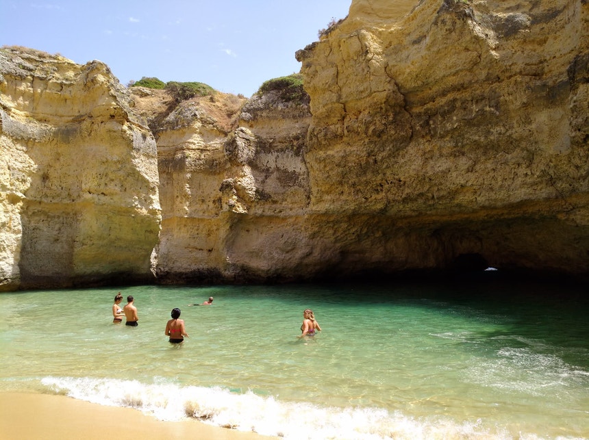 Imagem ilustrativa: Após as tempestades. Arribas em risco de derrocada no Algarve