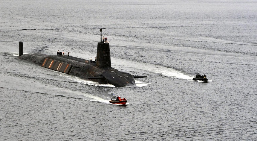 Um dos quatro submarinos classe Vanguard que formam a força nuclear de dissuasão do Reino Unido
