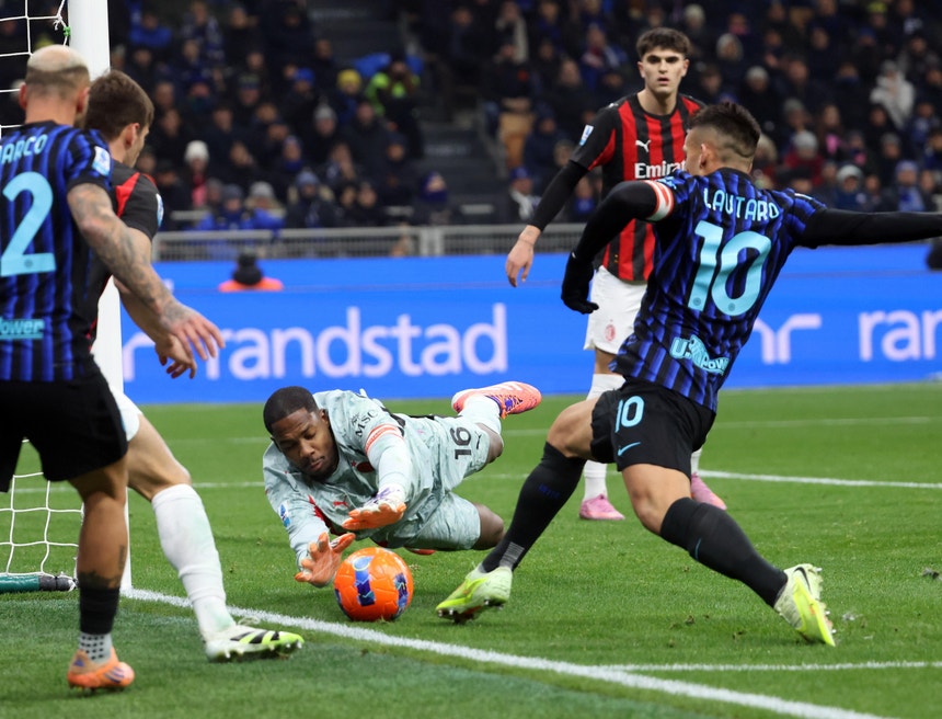 Imagem de AC Milan vence Inter Milão e Roma é líder isolada em Itália