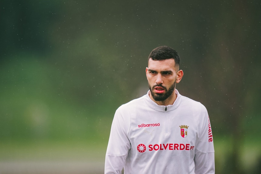 Imagem de Defesa central bósnio Adrian Barisic reforça o SC Braga