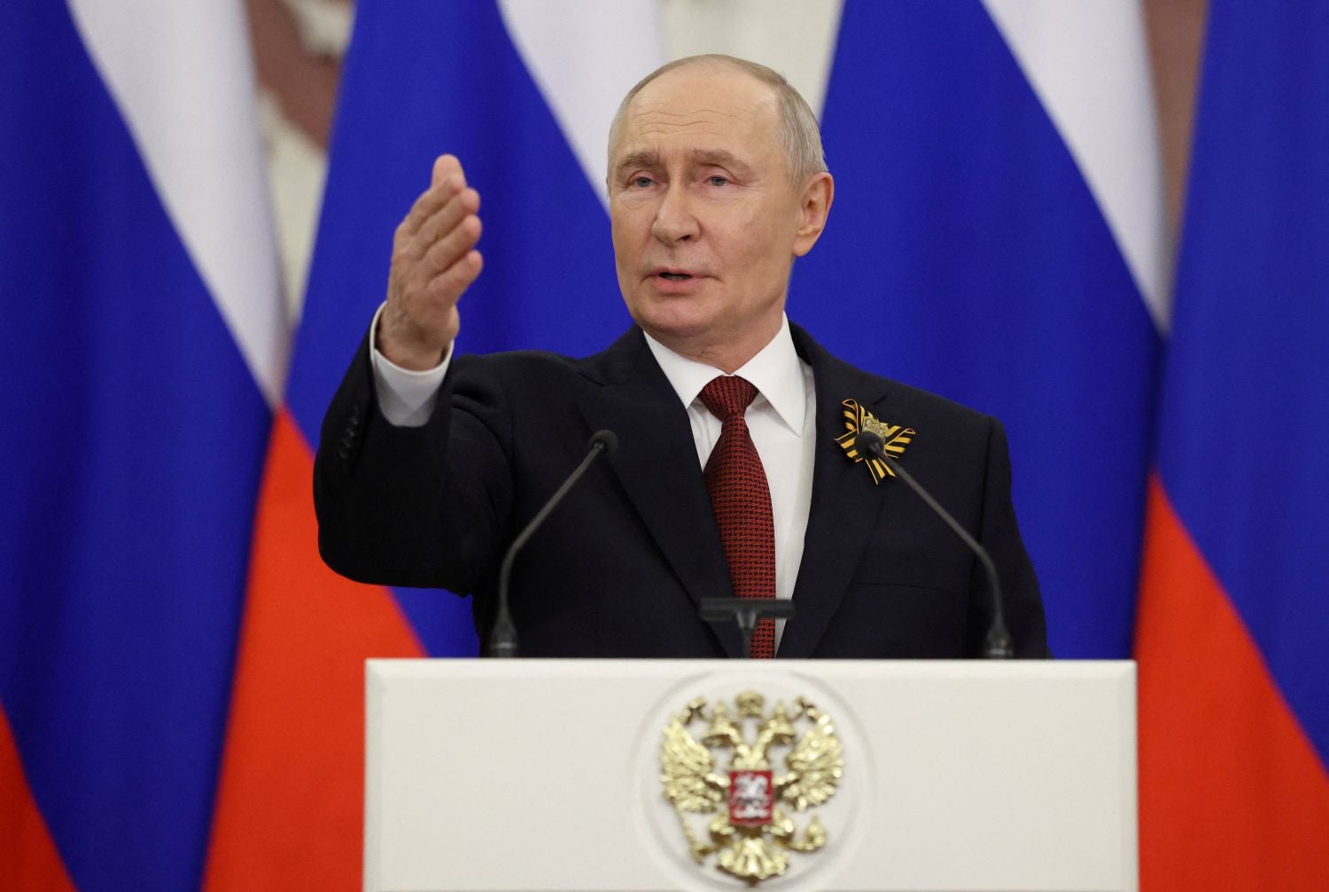 Putin disposto a reunir-se com Zelensky e afirma que guerra 