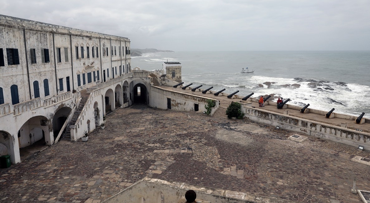  Gana, Castelo Elmina, antiga fortifica&ccedil;&atilde;o e local de com&eacute;rcio de escravos vulner&aacute;vel &agrave; eros&atilde;o costeira | Siphiwe Sibeko - Reuters 