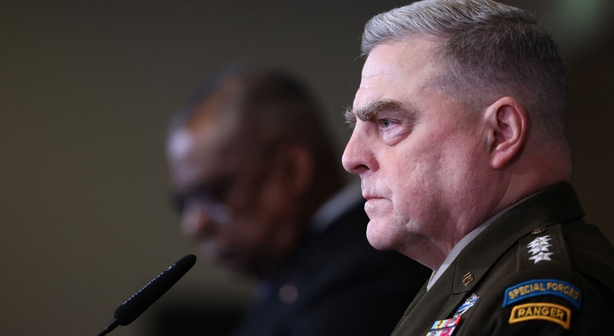 O general Mark Milley, chefe do Estado-Maior das Forças Armadas dos EUA, na conferência de imprensa em Ramstein, a 20 de janeiro de 2023
