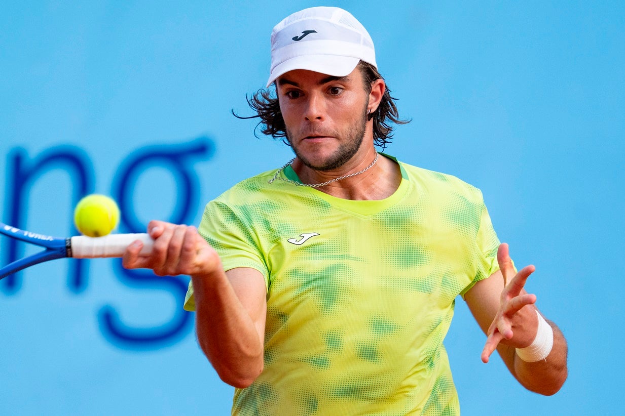 Tenista Jaime Faria vence a Stan Wawrinka y avanza a segunda ronda en Gstaad