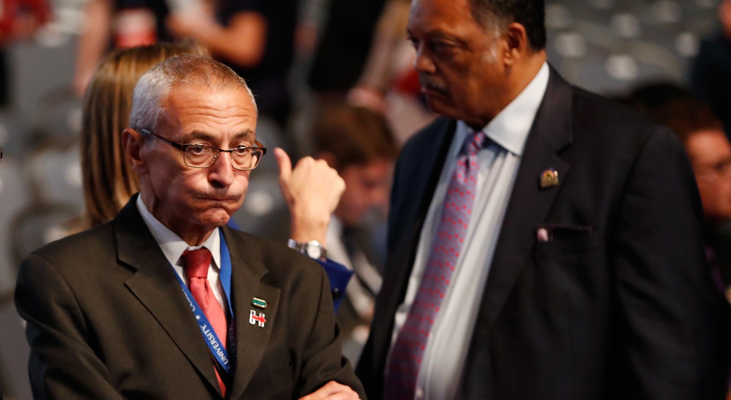  Mandat&aacute;rio da campanha presidencial de Clinton / Foto: Mike Segar - Reuters 