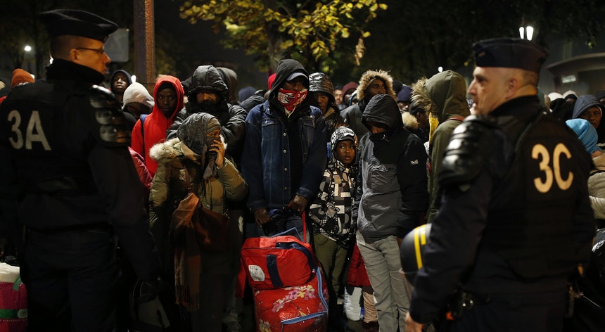 Nos próximos dias serão evacuados outros campos no norte de Paris
