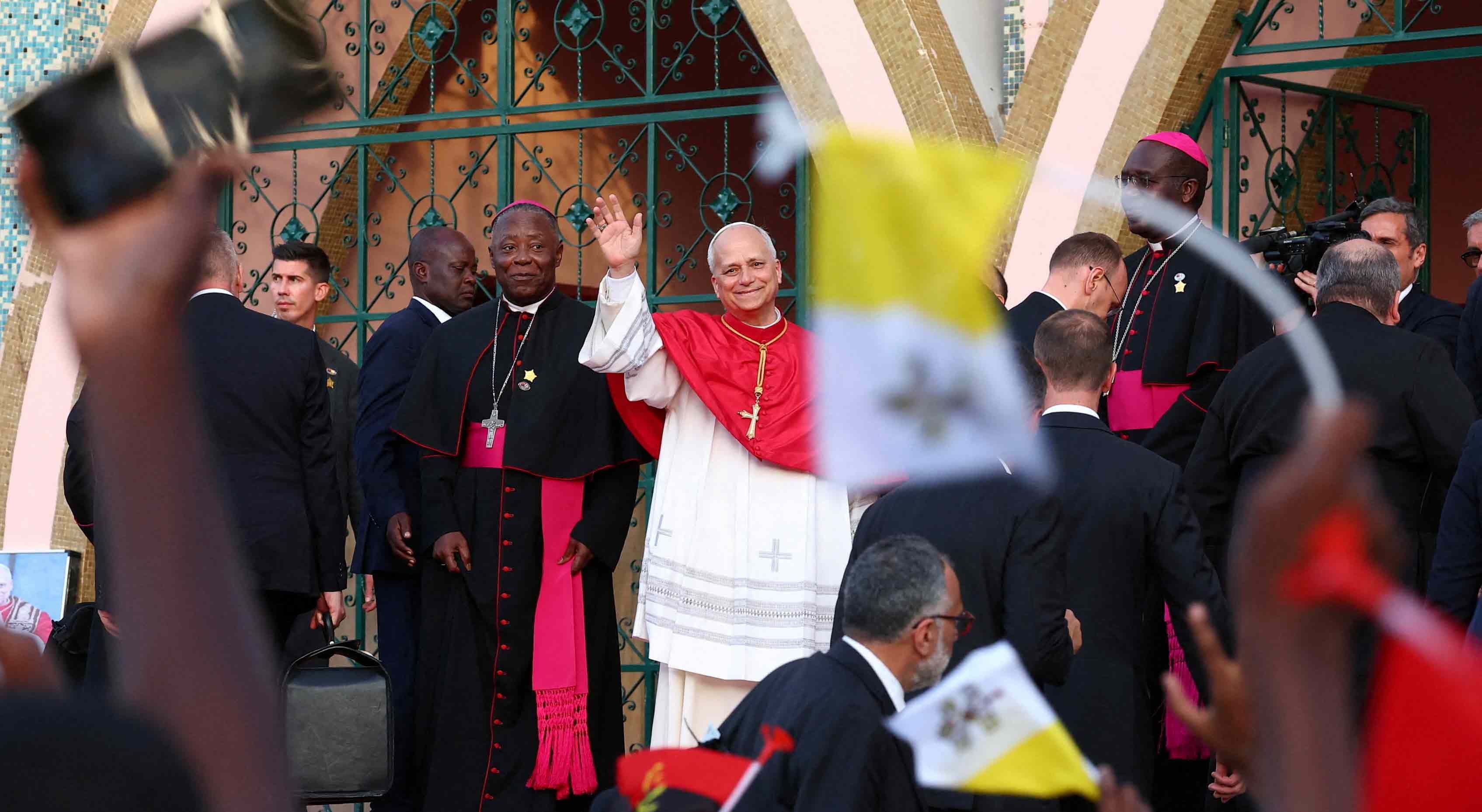 Papa Leão XIV termina visita a Angola e parte rumo à Guiné Equatorial