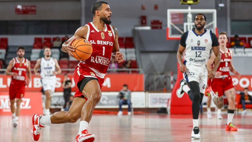 Imagem relacionada com a notícia: Aaron Broussard marcou 17 pontos e foi um dos líderes da equipa
