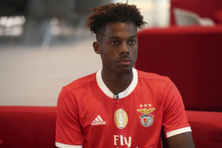 Nuno Tavares Integra A Equipa Do Benfica Na Deslocacao Ao Bonfim