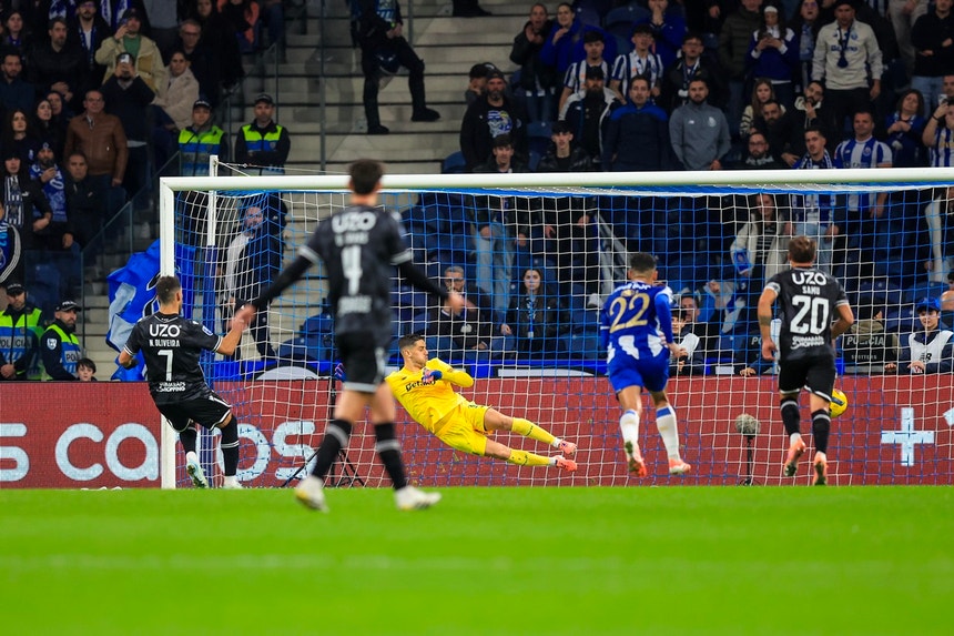Imagem de Vitória de Guimarães gela o Dragão