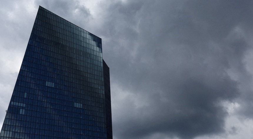 O BCE tem elevado as taxas de juro para combater o repentino aumento da inflação na Zona Euro.
