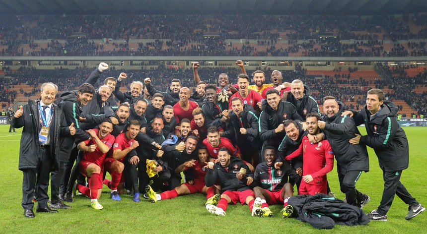 A seleção festejou em pleno relvado de San Siro um empate que justificou o apuramento para a "final four" da Liga das Nações
