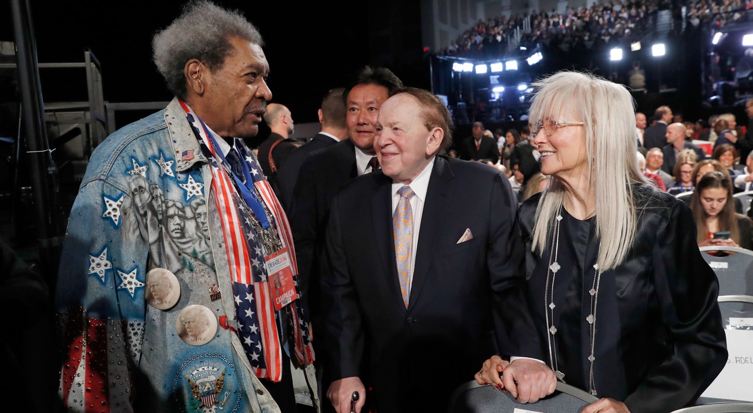  Antigo produtor do grupo Jackson 5 e empres&aacute;rio do ex-pugilista Mike Tyson junto do CEO e presidente da empresa Las Vegas Sand Corporation / Lucas Jackson - Reuters  