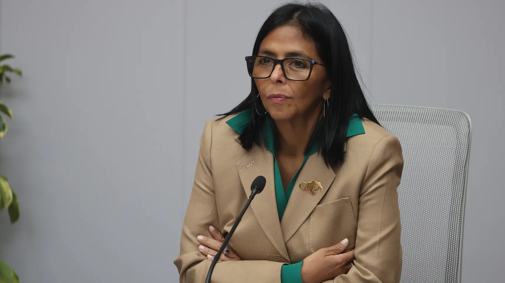 Presidente interina da Venezuela Delcy Rodríguez anuncia fim da amnistia
