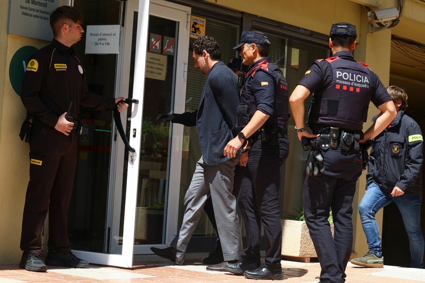 Morte do fundador da Mango. Filho colocado sob supervisão judicial após pagamento de caução