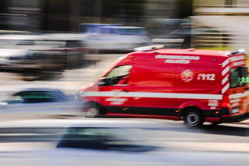 Imagem de Liga dos Bombeiros rejeita ilegalidade no reforço de ambulâncias e critica Proteção Civil