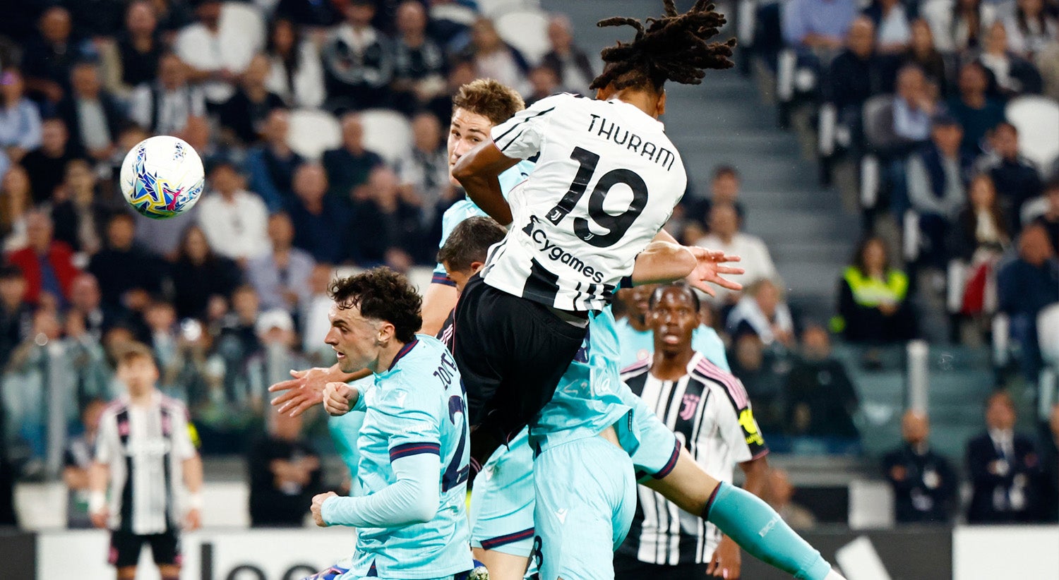 Juventus aproxima-se do pódio em Itália