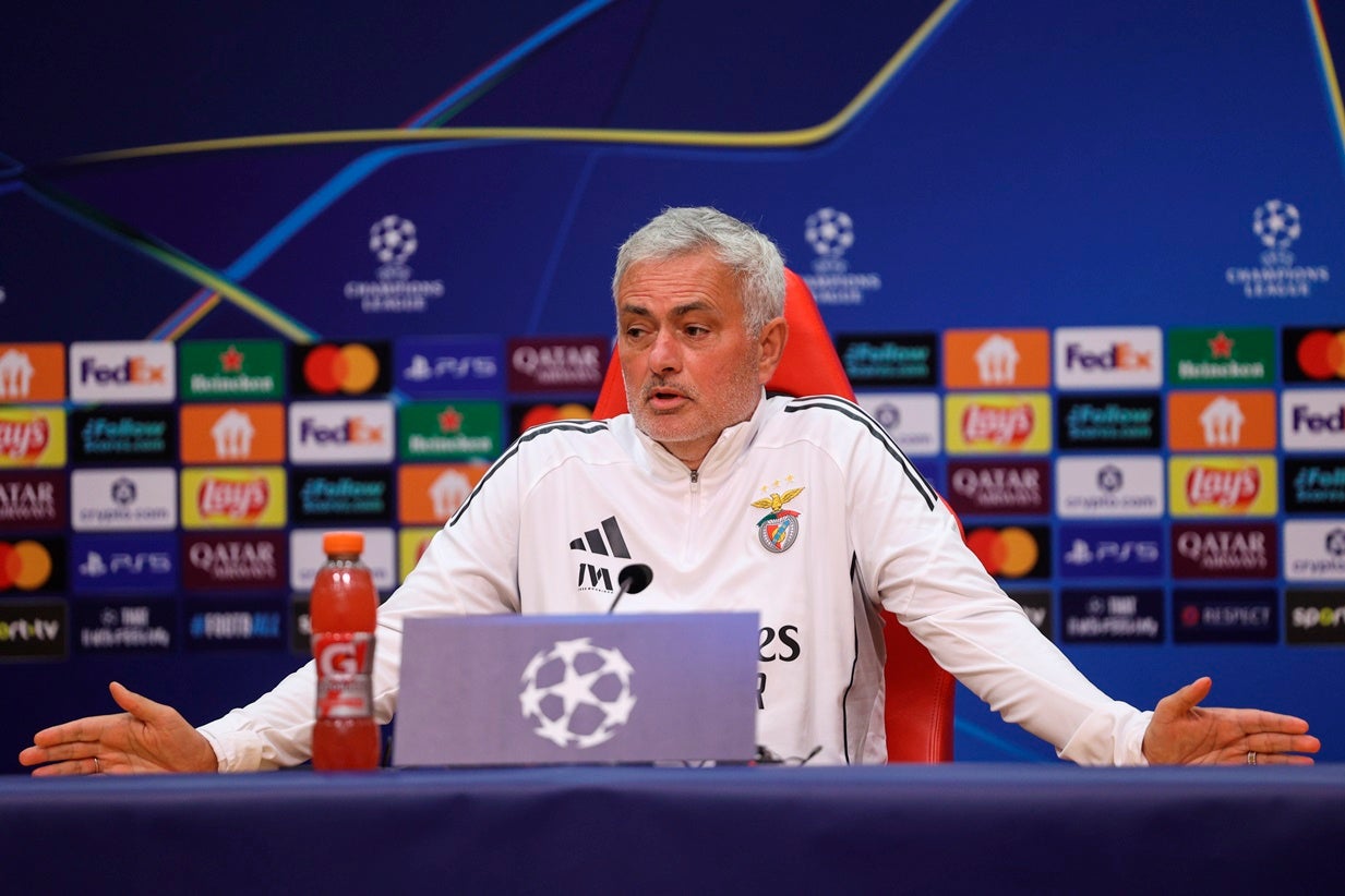 Benfica oficializa saída de José Mourinho para o Real Madrid