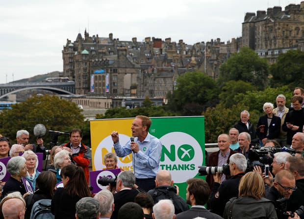 Encontro de grupo e discurso de um membro contra a independência da Escócia (Foto: Russell Cheyne/REUTERS) Encontro de grupo e discurso de um membro contra a independência da Escócia (Foto: Russell Cheyne/REUTERS)
