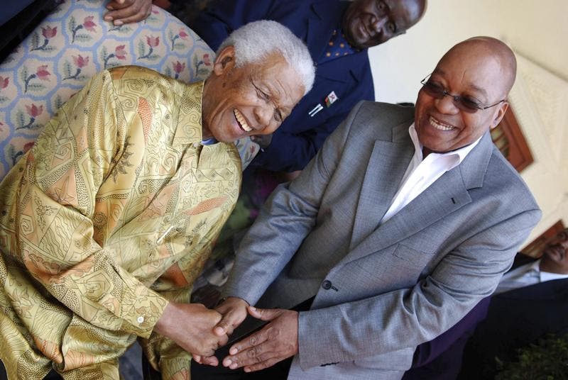 Nelson Mandela com Jacob Zuma em 2010. Foto: Reuters