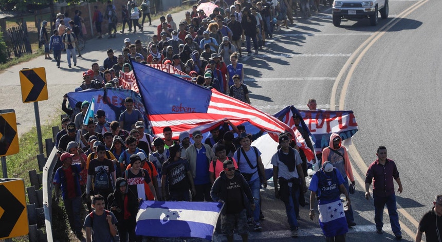 Um aspecto da caravana de centenas de pessoas que atravessaram dia 22 de janeiro de 2020 a fronteira mexicana vindas da Guatemala, tentando migrar para os Estados Unidos
