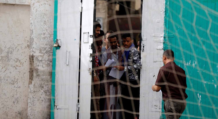 A organização apela a uma investigação e afirma que centenas de homens desapareceram, após serem arbitrariamente detidos pelas forças dos EAU e do Iémen
