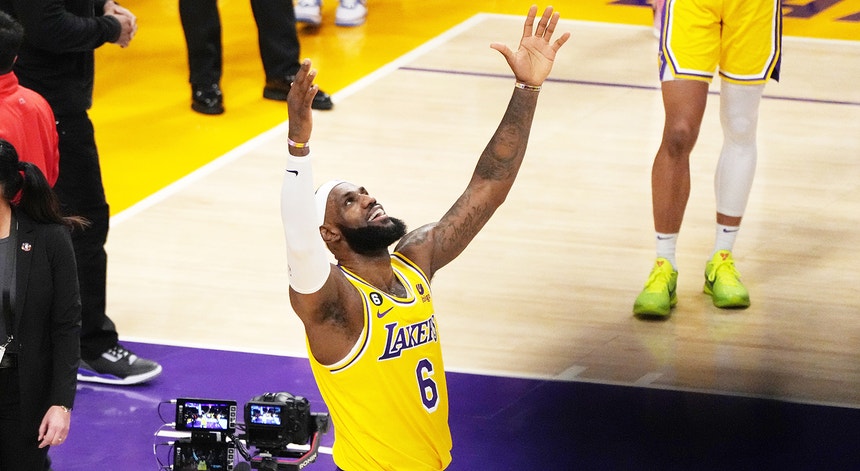 LeBron James torna-se o terceiro melhor marcador da história da NBA